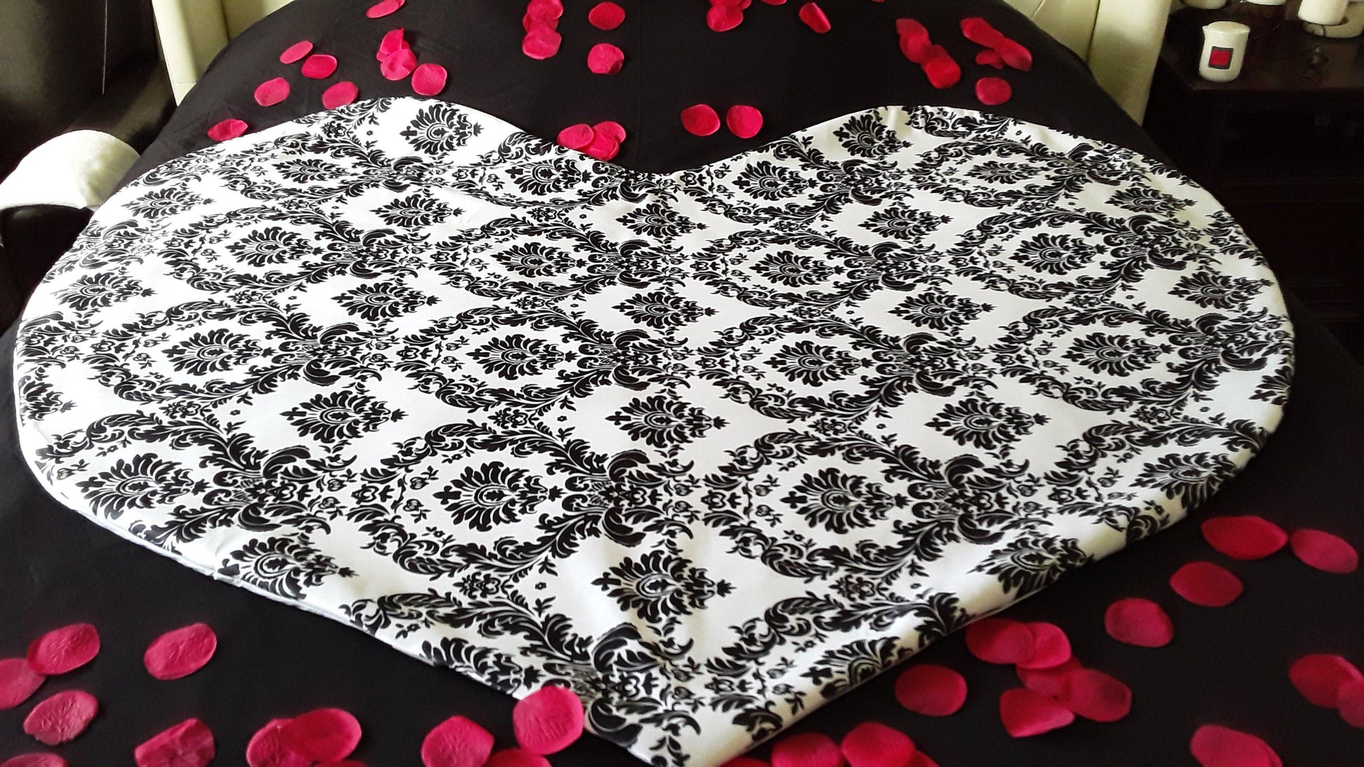 Intimate Heart luxury mattress protector, waterproof absorbent, sex  - et.