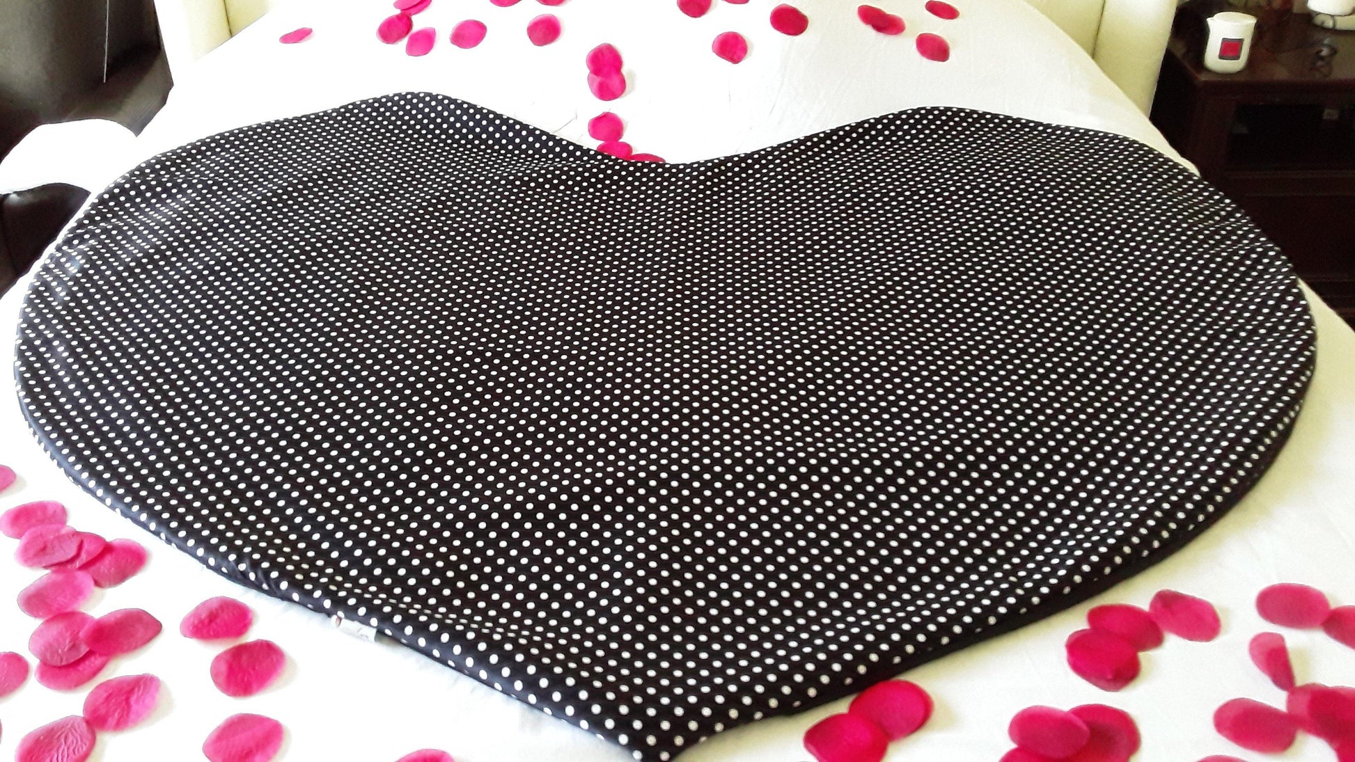 Intimate Heart luxury mattress protector, waterproof absorbent, sex  - et.