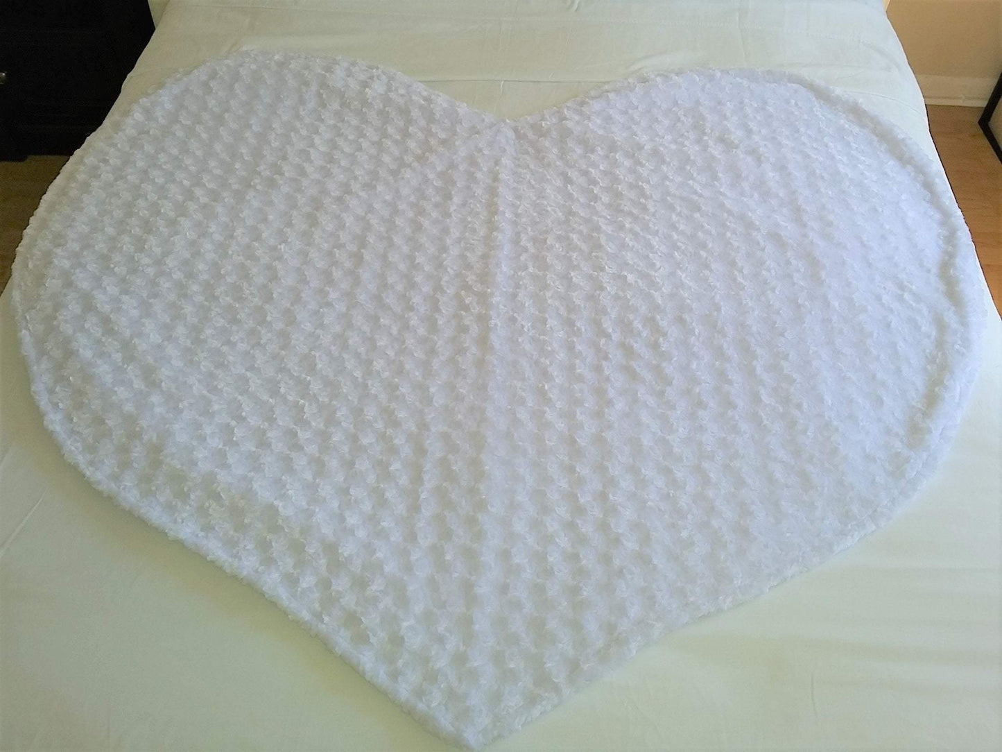 Intimate Heart luxury mattress protector, waterproof, absorbent, sex blanket, faux fur - Intimate Hearts Ignite Passion