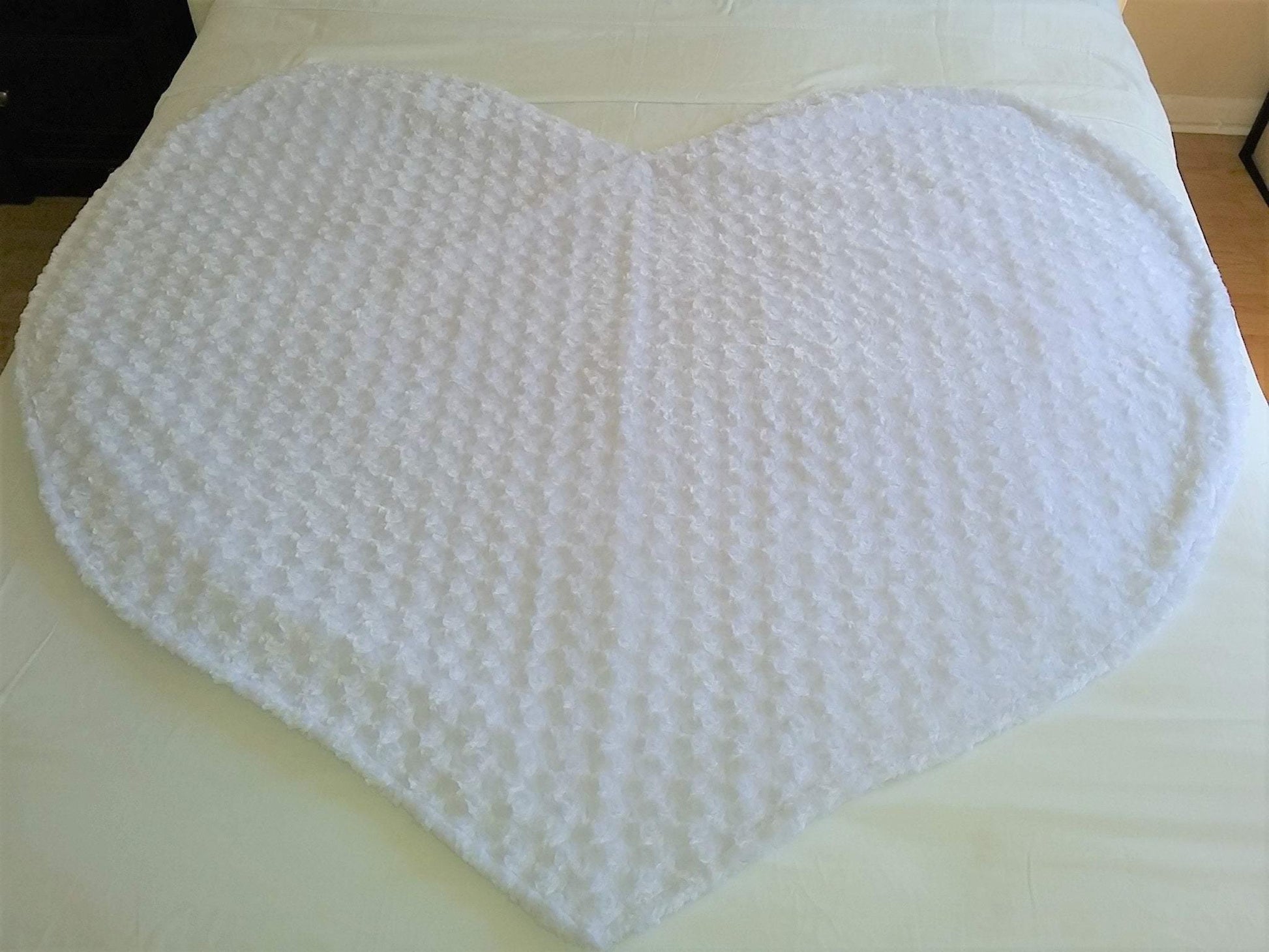 Intimate Heart luxury mattress protector, waterproof, absorbent, sex blanket, faux fur - Intimate Hearts Ignite Passion